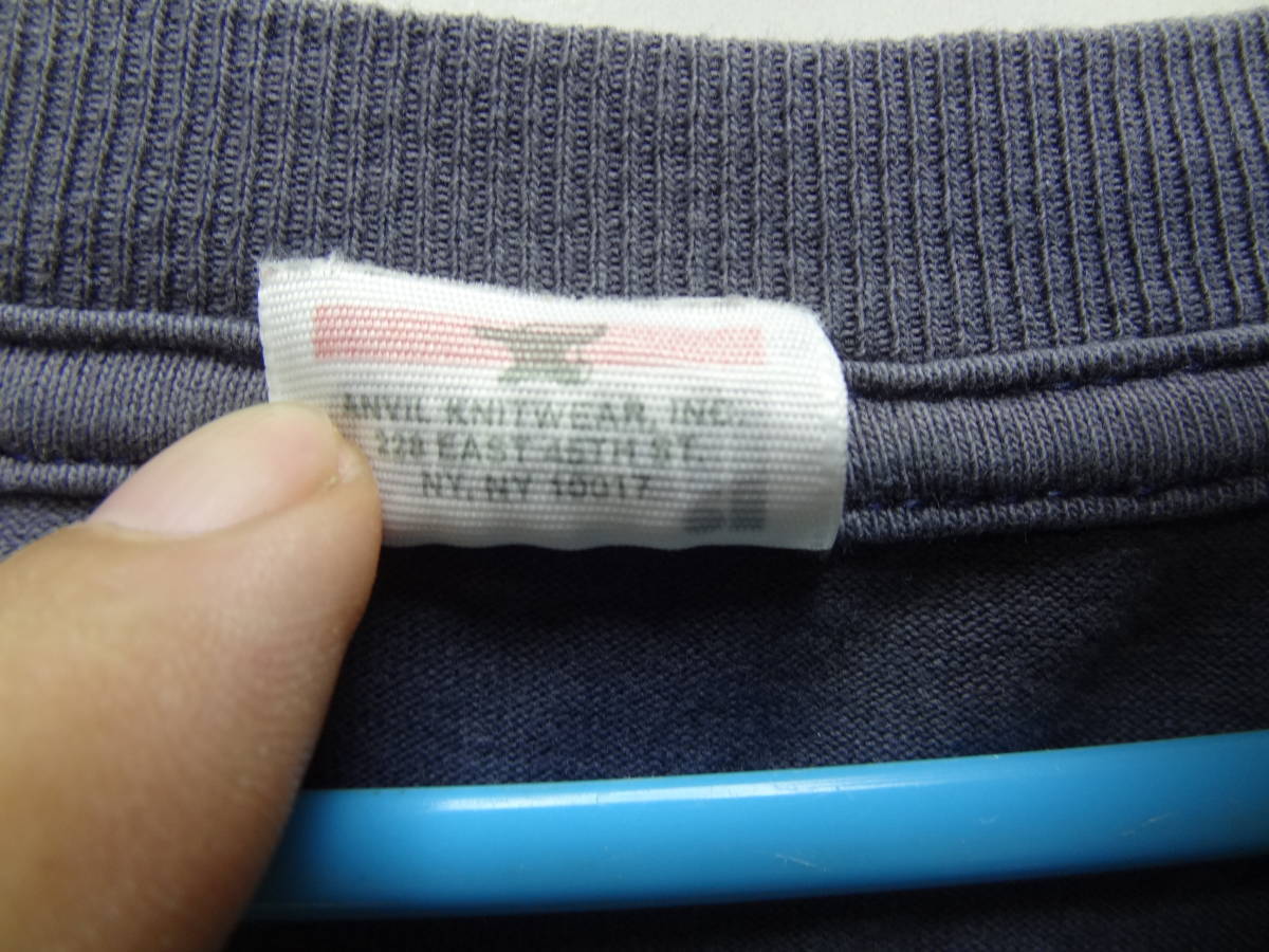 全国送料無料 アメリカUSA古着 デニム素材のロゴ付き メンズ 綿100%素材 アンビル anvil 紺色 半袖Tシャツ サイズ S_画像3