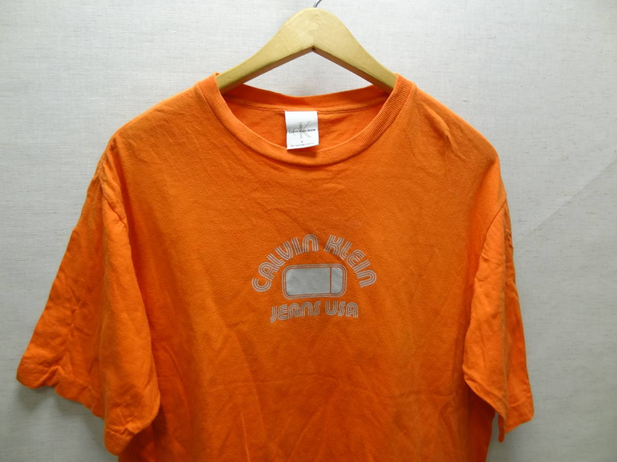 全国送料無料 USA アメリカ古着 カルバンクラインジーンズ CALVIN KLEIN JEANS メンズ MADE IN USA レアロゴ入りオレンジ色Tシャツ L 
