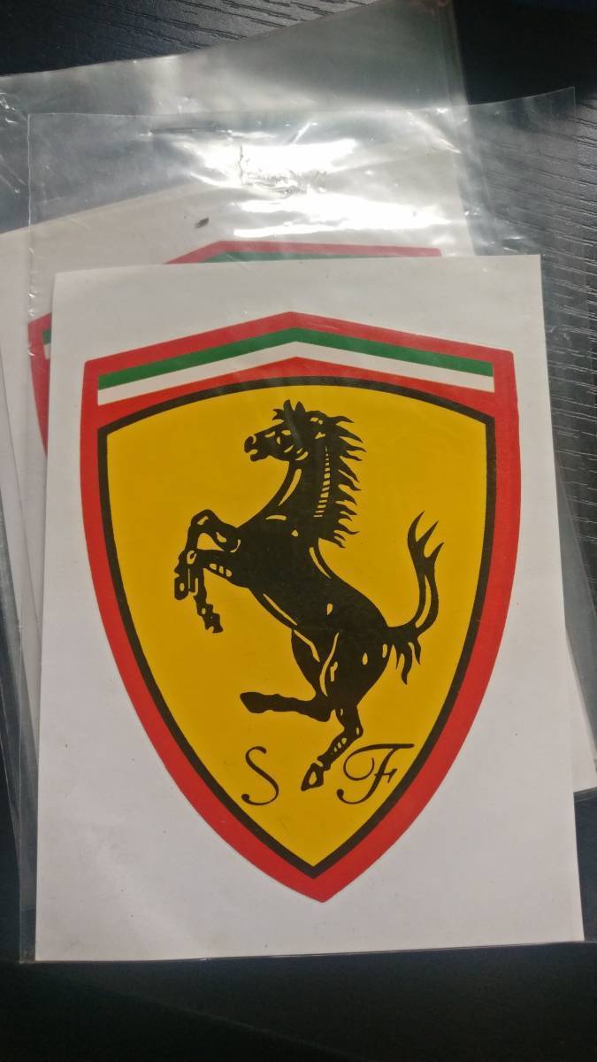 エンブレム 10cm Ferrari フェラーリ クラシック ロゴ ブランド イエロー 黄色 ブラック 黒 馬 スポーツカー マスタング 同梱発送可能の画像2