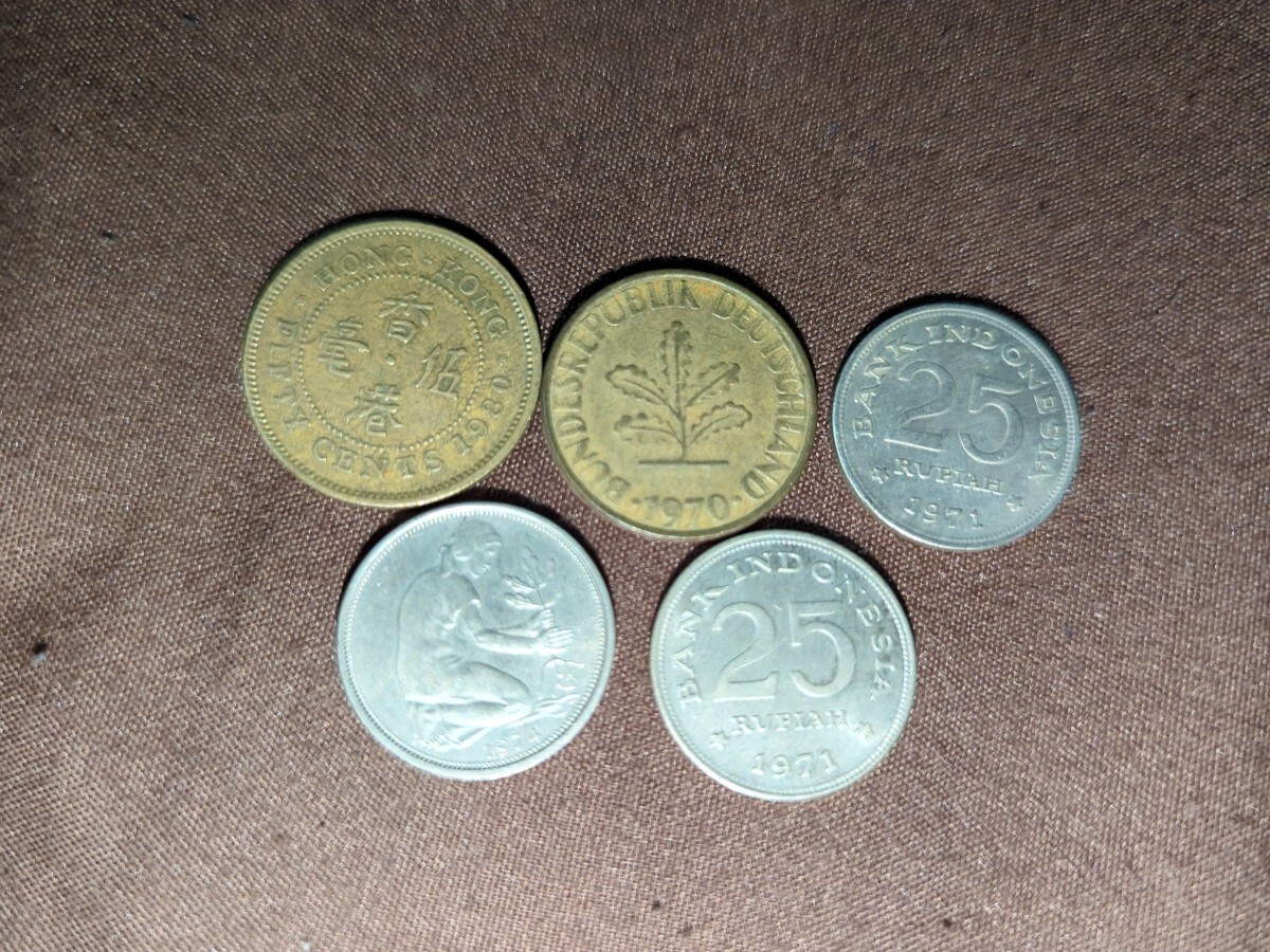 中古 色々 硬貨 古銭 外国コイン アンティーク レトロ 昭和 35枚 香港 LIBERTY BANK INDONESIA Singapore _画像5