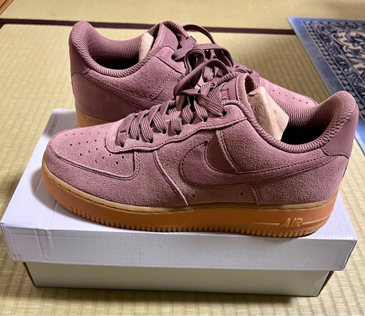 NIKE WMNS AIR FORCE 1 '07 SE AA0287 201 新品未使用