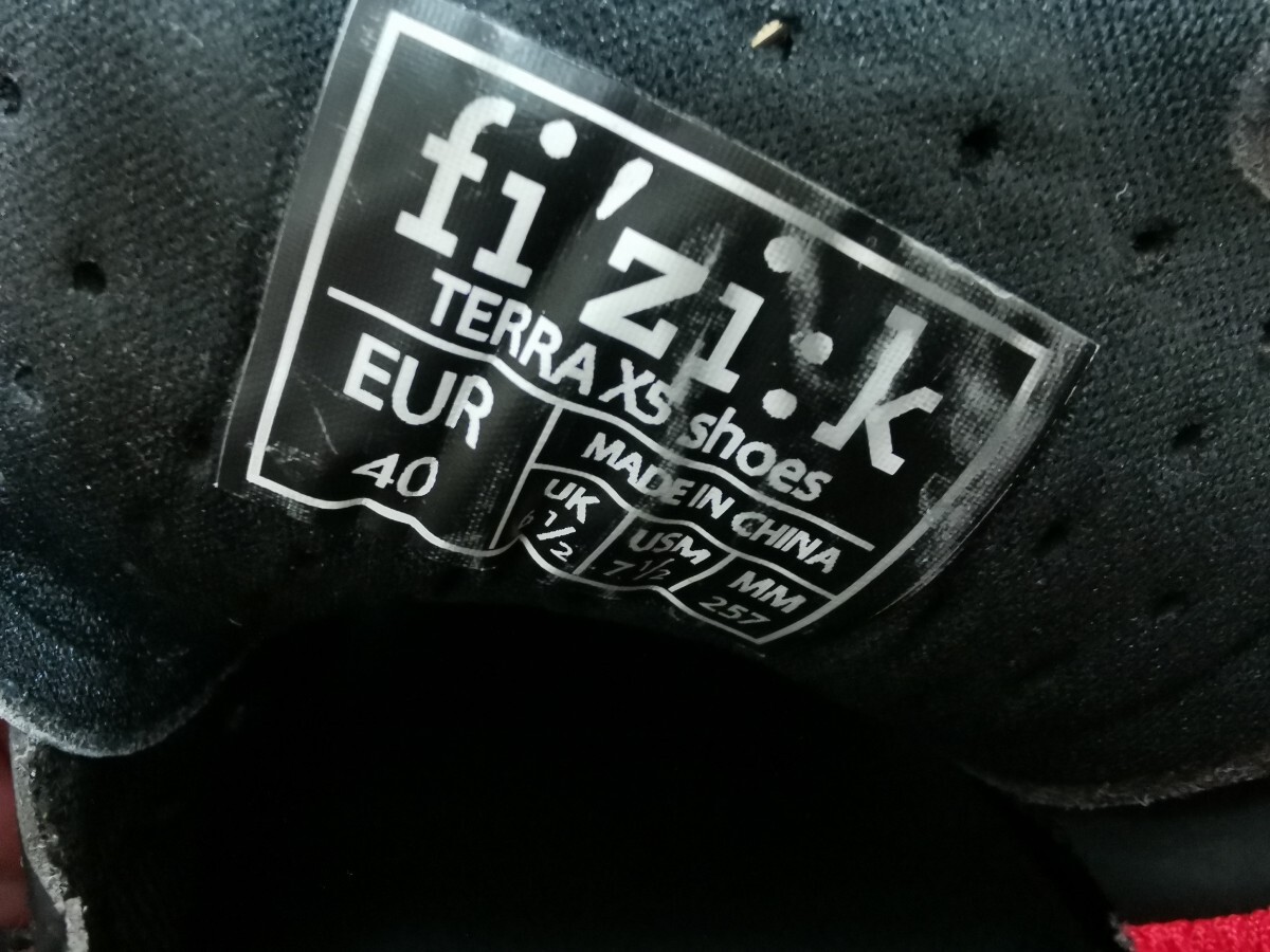 【fi'zi:k】フィジーク ビンディングシューズ TERRA X5 サイズ EUR40 ブラック×レッド 使用感 少ない 備品 靴底やや減り有り_画像6