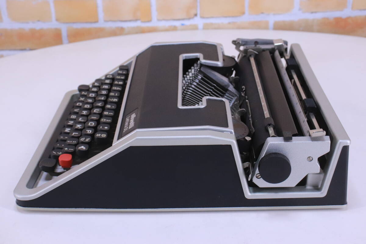  retro! typewriter Olivetti Letter DL antique goods made by olivetti in spain antique used present condition goods #(F9236)