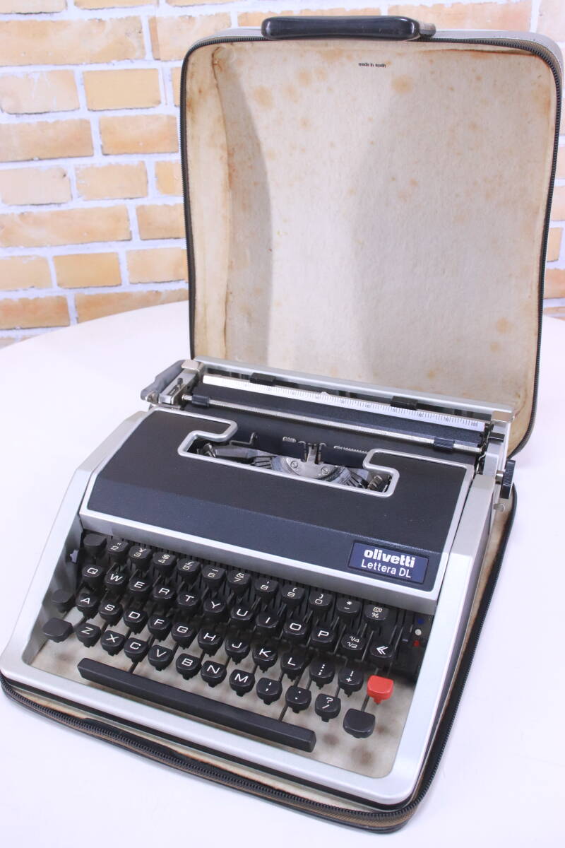  retro! typewriter Olivetti Letter DL antique goods made by olivetti in spain antique used present condition goods #(F9236)