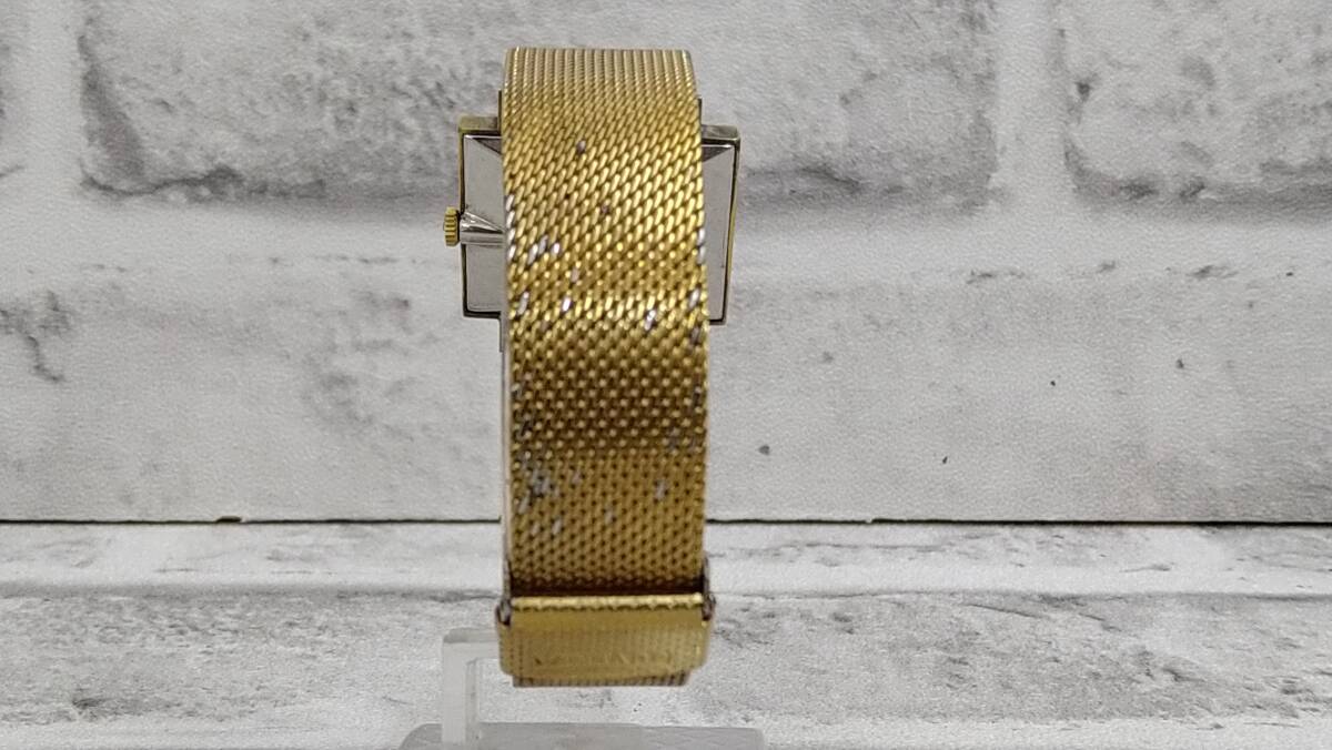 k1281 JUVENIA ジュベニア 腕時計 出品時点不動品 詳細不明 スクエア ゴールドカラー メッキ剥がれ 変形あり 中古品 現状品 60サイズ発送の画像3