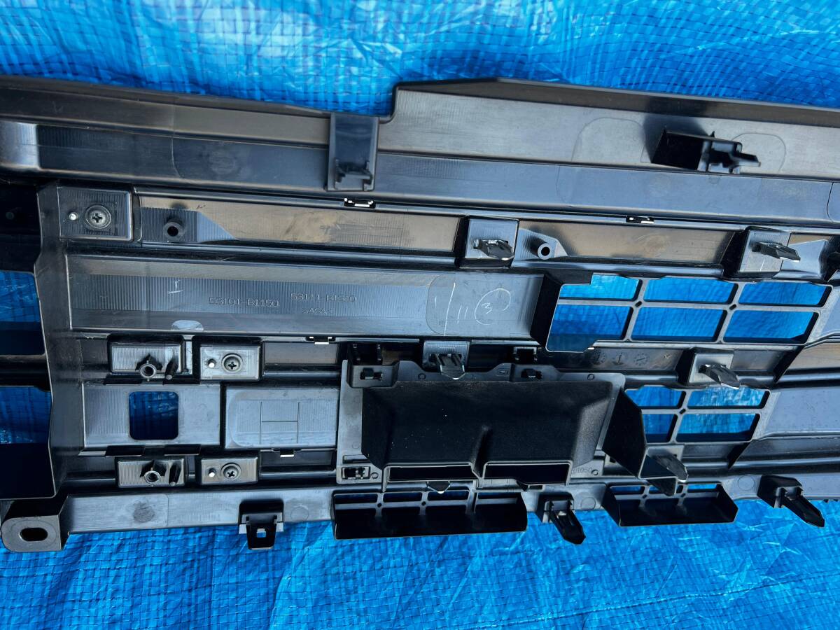 トヨタ ルーミー カスタム フロントグリル 53101-B1150 M900A M910A の画像6