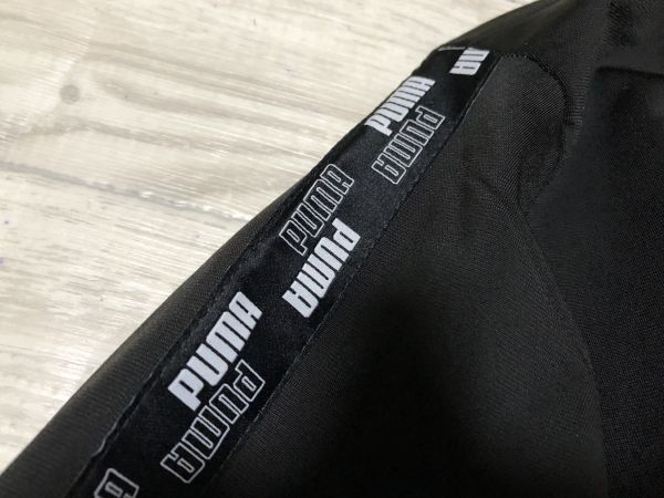 未使用やや近い美品♪ブラックカラー♪プーマPUMA♪トラックジャケット　ジャージ　袖ロゴライン_画像2