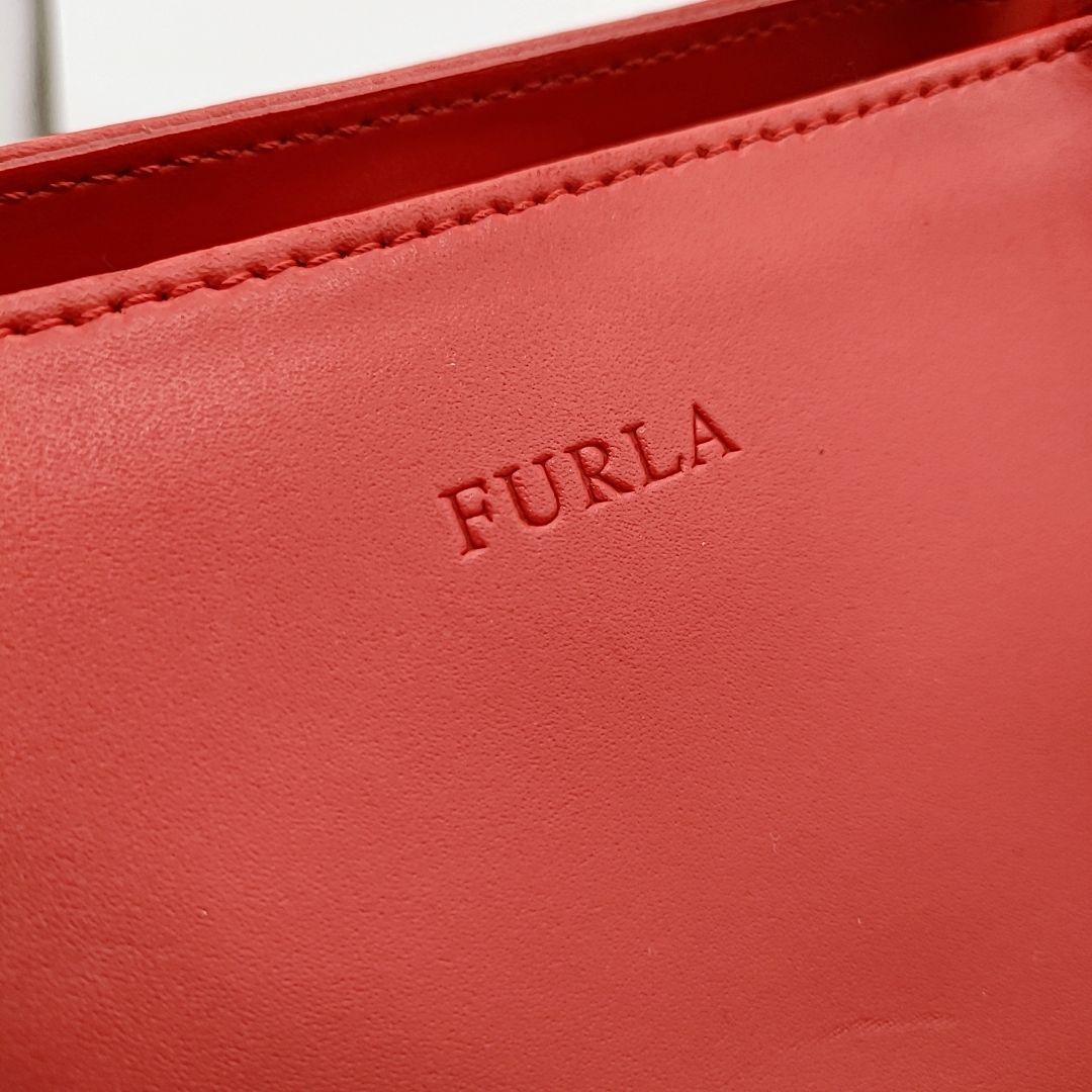 【中古良品】FURLA　フルラ　トートバッグ　ハンドバッグ　レザー　無地　赤　レッド　サイドジップデザイン　W33　H20