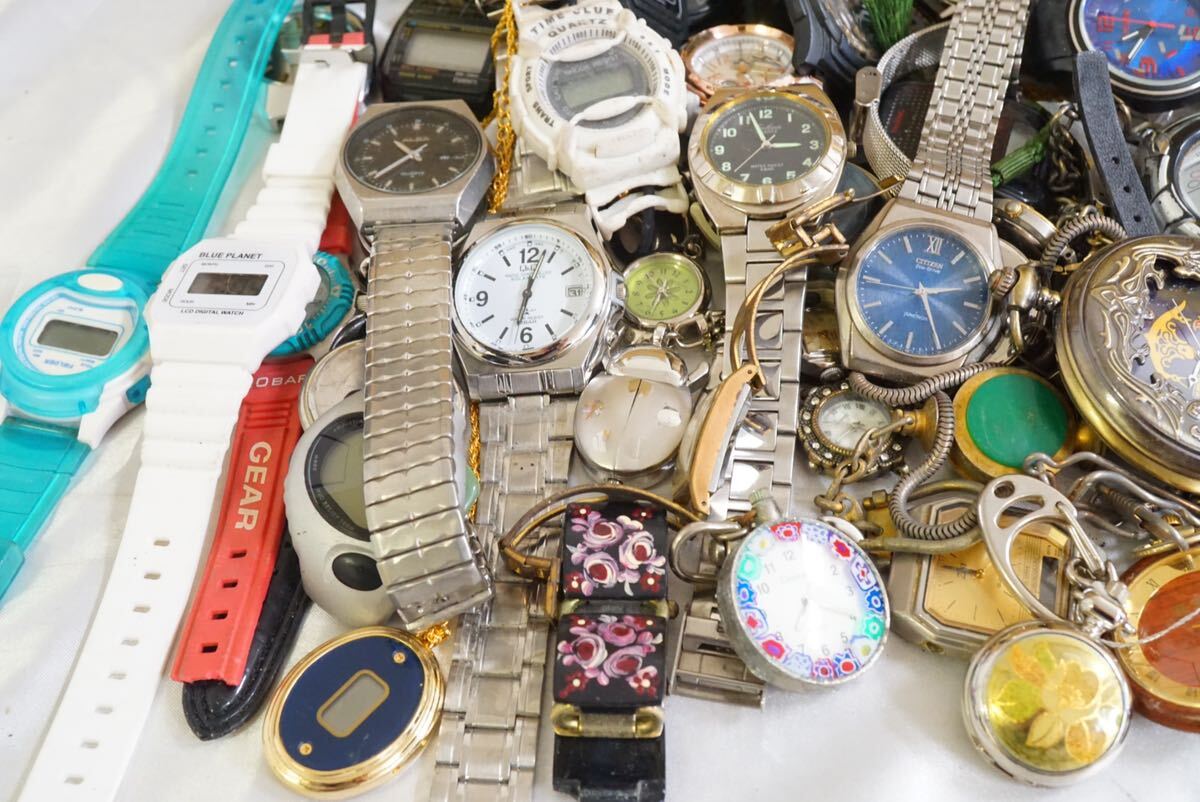 E250 大量 ジャンク品 懐中時計 腕時計 フェイス 文字盤 ネックレス 置時計など アクセサリー クォーツ まとめて おまとめ まとめ売り の画像6