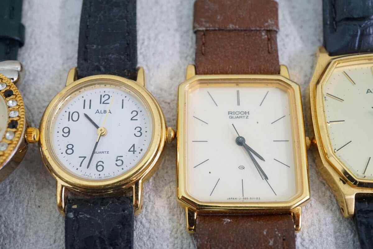 F314 ゴールドカラー 腕時計 10点セット メンズ レディース アクセサリー クォーツ 大量 まとめて おまとめ まとめ売り 不動品の画像3