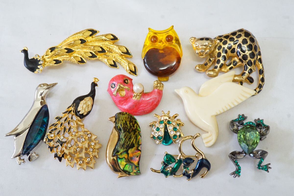 C165 abroad made contains animal insect birds etc. Vintage brooch accessory large amount set together . summarize set sale 