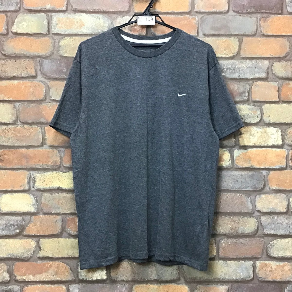 ME12-109★USA古着★【NIKE ナイキ】SWOOSH 胸刺繍ロゴ クルーネックTシャツ【メンズ L】グレー ポリエステル混 スポーツ アメカジ 古着の画像2