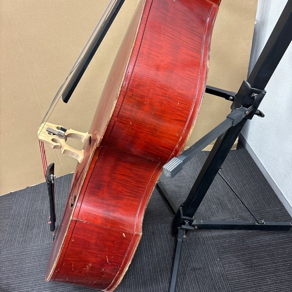 【直接引取限定品】4-16 Suzuki Violin 鈴木バイオリン コントラバス ウッドベース No.81 4/4 1965 弓 ケース スタンド付き 現状品 前橋市_画像6