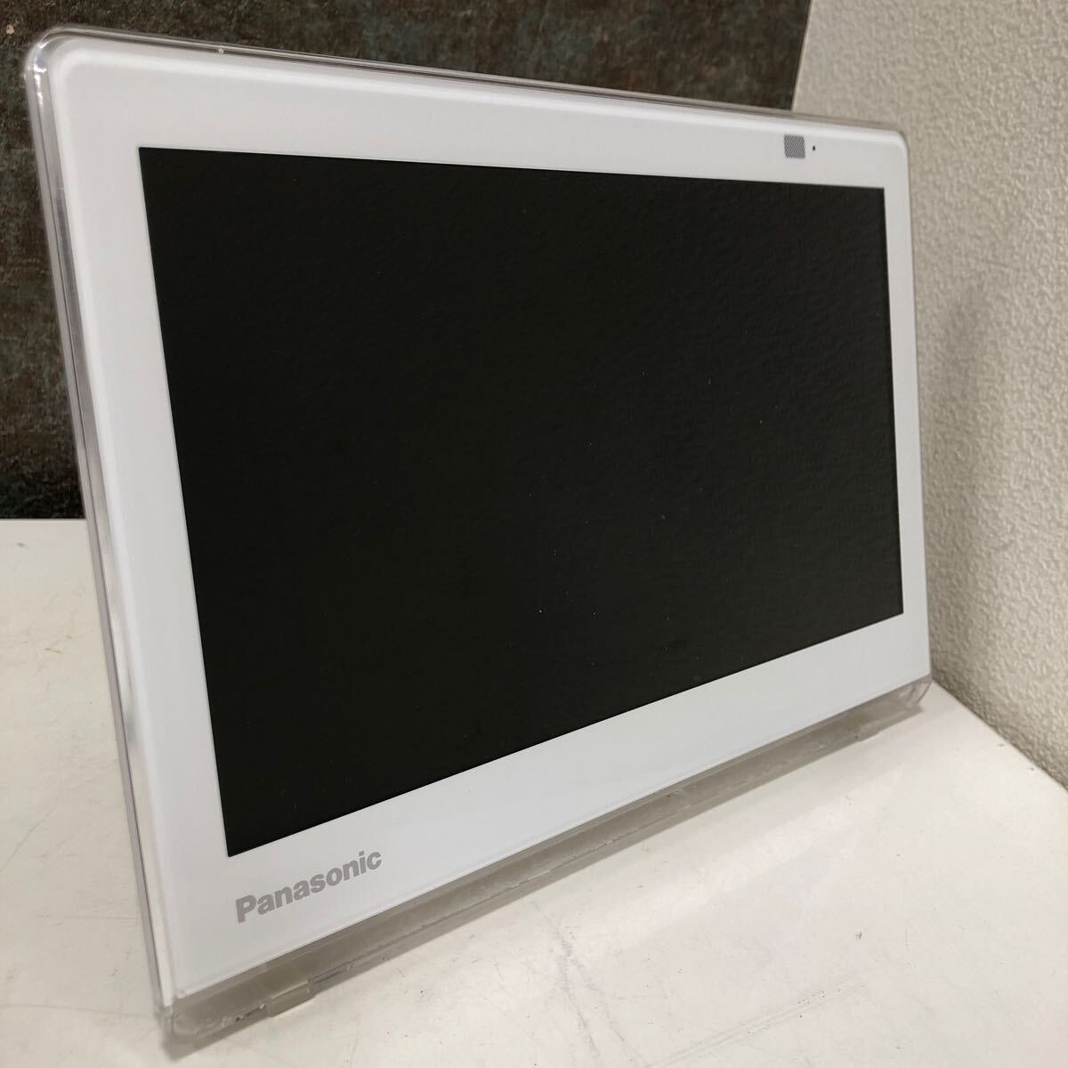 【現状品】4-37 Panasonic パナソニック ポータブルテレビ UN-10E8 UN-10CE8プライベート ビエラ 10V型 ホワイト 2019年製 通電確認済みの画像2