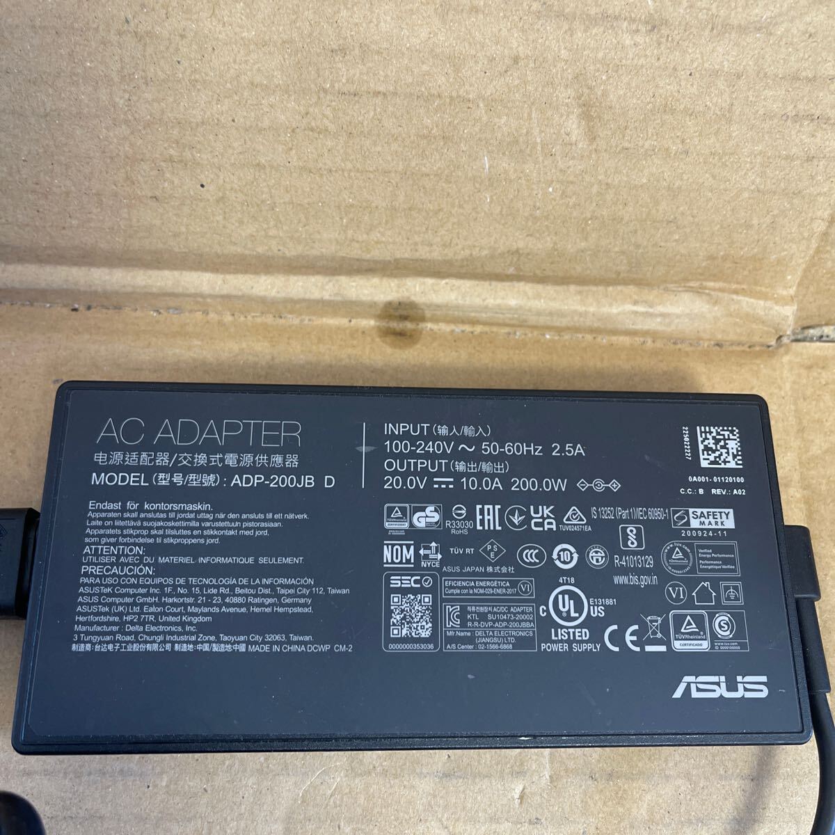 （F-61）中古品ASUS 20V 10A ADP-200JB D 200W ACアダプター_画像2