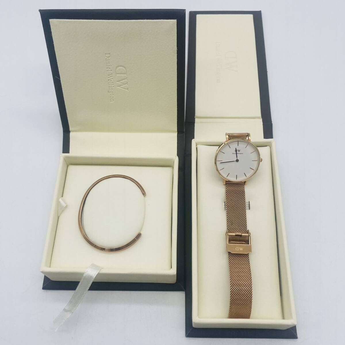 【OP-12738】1円スタート～ Daniel Wellington ダニエルウェリントン バングル 腕時計 2点セット 外箱付 レディース メンズ 時計 中古品_画像1