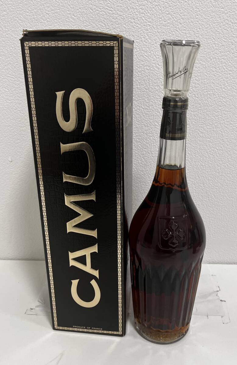 【SOB3529SG】1円～CAMUS カミュ XO 未開栓 中古品 長期保管品 現状品 お酒 アルコール 古酒 COGNAC コニャック ブランデー ロングネックの画像2