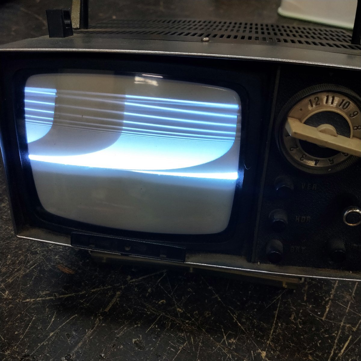 s001 A3 ソニー SONY 小型 白黒テレビ トランジスタ テレビジョン レシーバー 5-303 通電可 現状品の画像3