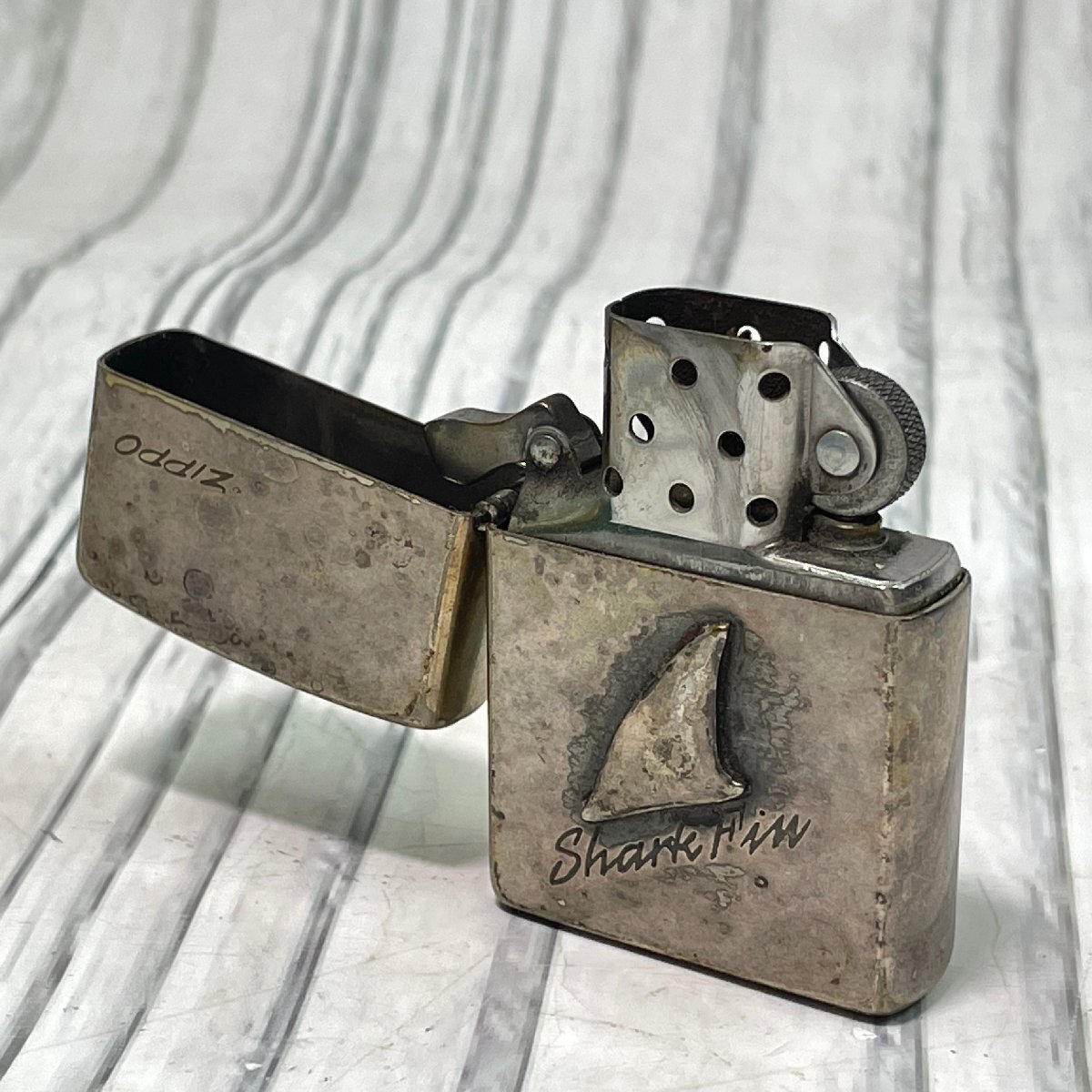 m002 D3(30) 3 ZIPPO SHARK FIN 98年製 ZIPPO ジッポ 1998 ジッポー オイルライター USA ヴィンテージ 喫煙グッズ 喫煙具の画像4