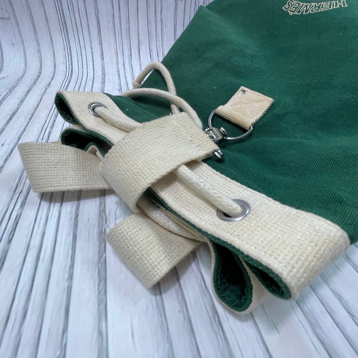 m002 G2(80) HERMES エルメス 巾着型 リュックサック 肩掛け キャンバス地 緑 グリーン カバン 鞄の画像9