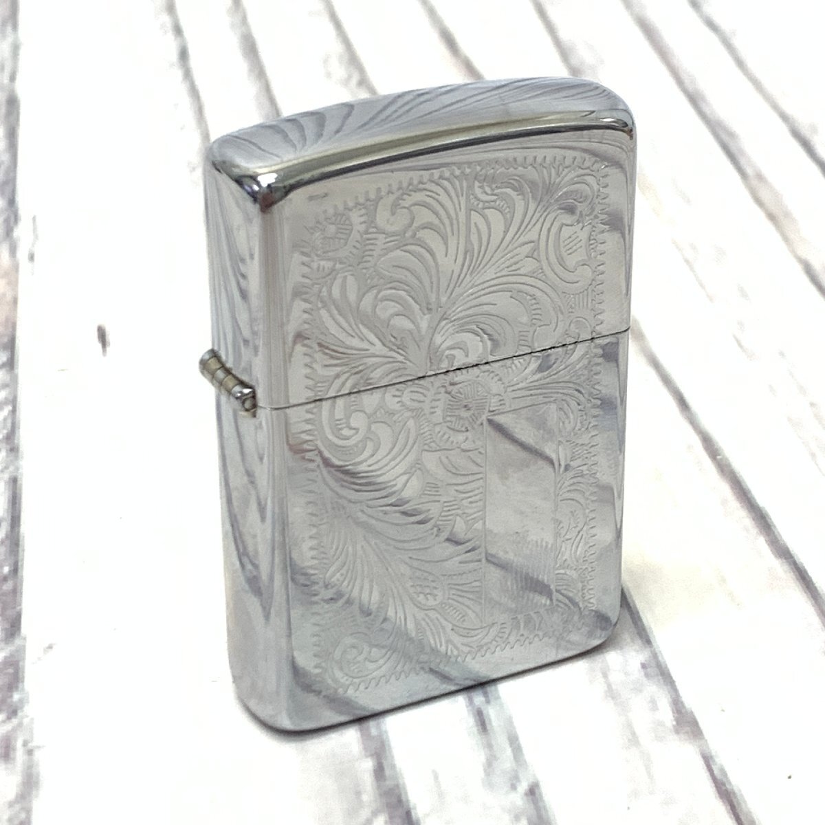 s001 A3.1 保管品 VENETIAN LIGHTER Zippo No.352 ベネチアン ライタ High Polish Chrome 唐草模様 二面彫 着火不明 ケース入 中古の画像2