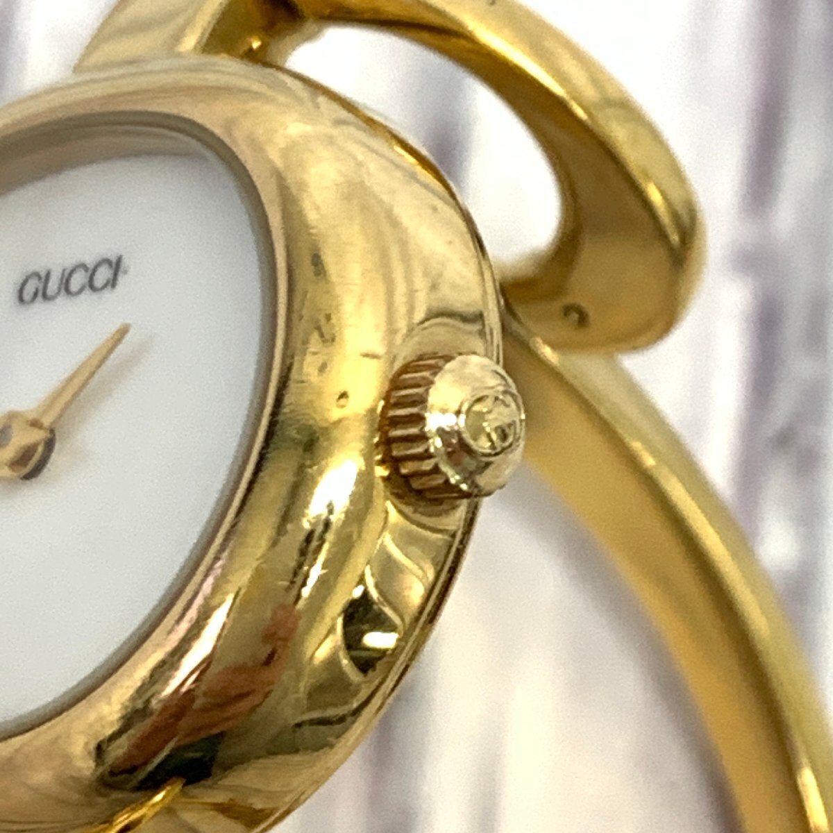 s001 A3.1 保管品 GUCCI グッチ 腕時計 バングルウォッチ 1600 オーバル ゴールドカラー クォーツ レディース 中古の画像9