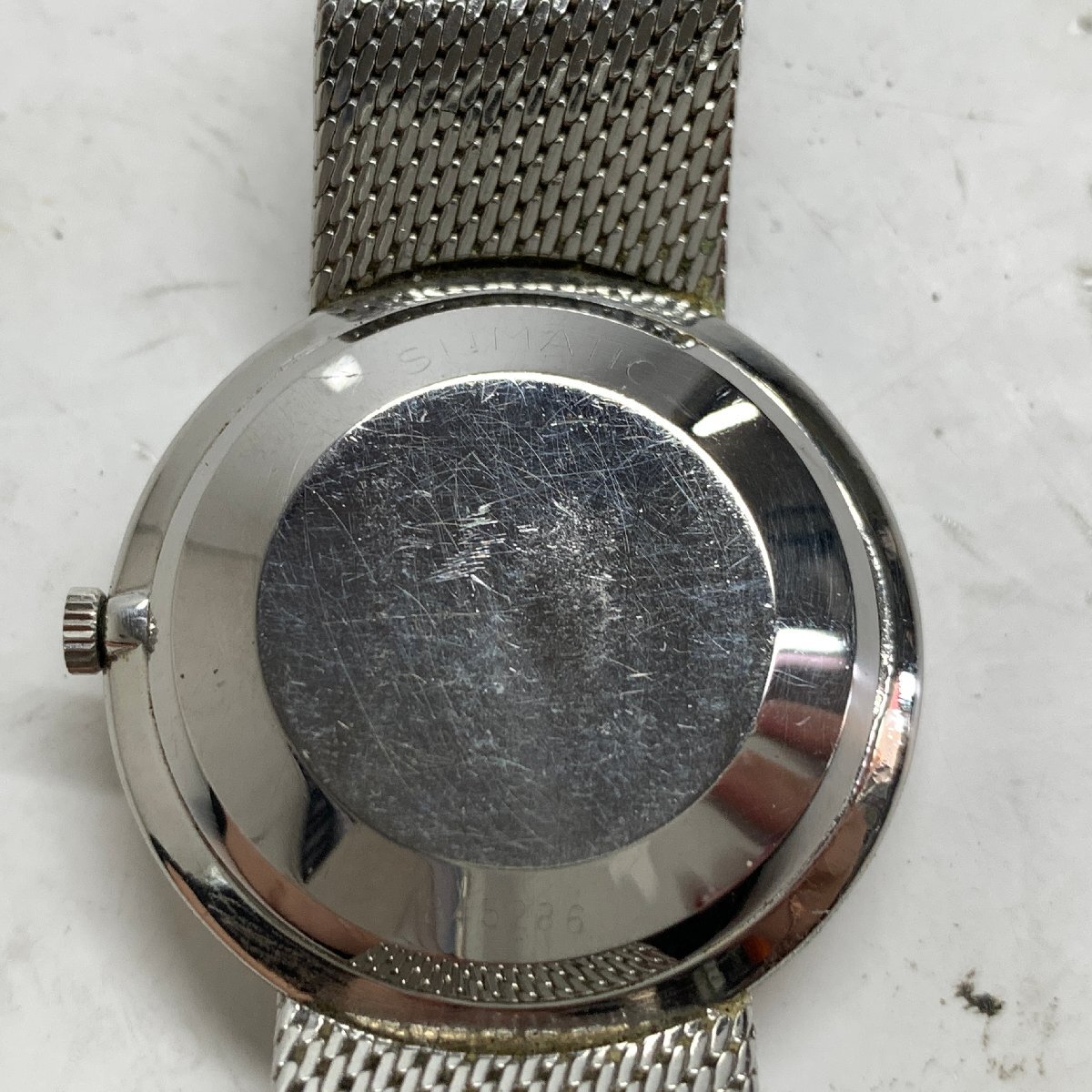 f001 Z4 1. JUVENIA ジュべニア AT/自動巻 ラウンド デイト シルバー文字盤 スイス製 メンズ腕時計 稼働品の画像6