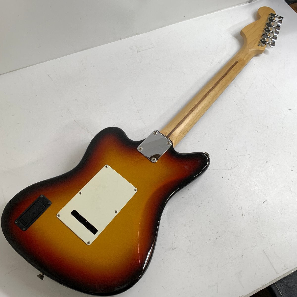 f001 F Fender Japan JAZZMASTER フェンダージャパン ジャズマスター エレキギター ソフトケース付き 音出し確認済の画像3