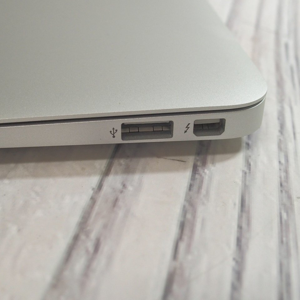 f002 E2 Apple MacBook Air 11-inch Mid 2013 A1465 EMC2631/Core i5 1.3GHz/128GB/4GB/11.6インチ/Mac OS 不明の画像7