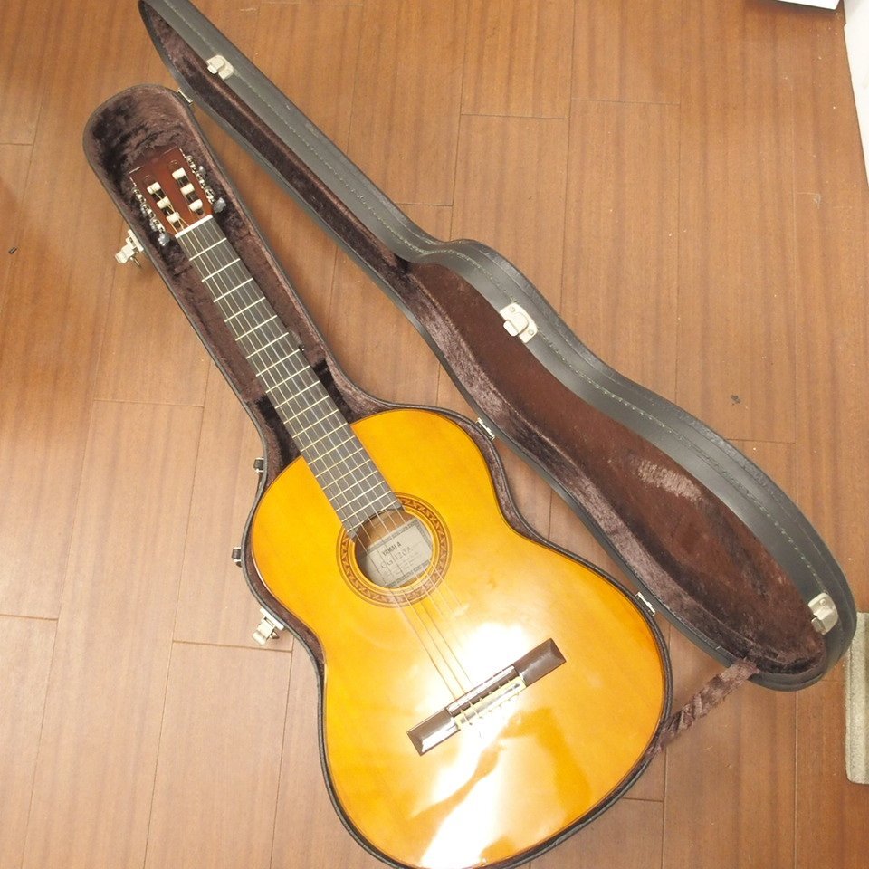 f002 KAIDAN YAMAHA ヤマハ クラシックギター CG-120A ガットギター Classic Guitar ハードケース付き 順反りしてます。の画像1