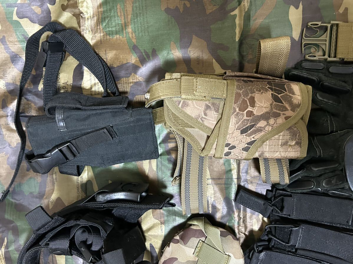 サバゲー 装備品 セット　ホルスター　マガジンポーチ　グローブ　ゴーグルなど　迷彩バック付き　/ マルイM4AK MP5 ミリタリー TMC _画像4