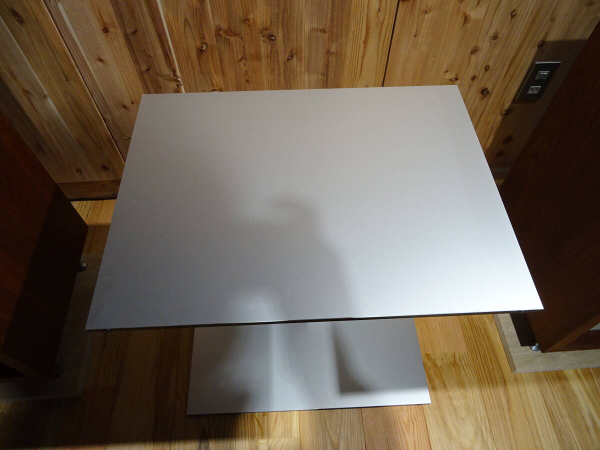 カッシーナ B＆Bエアーフレーム サイドローテーブル アルミの画像3