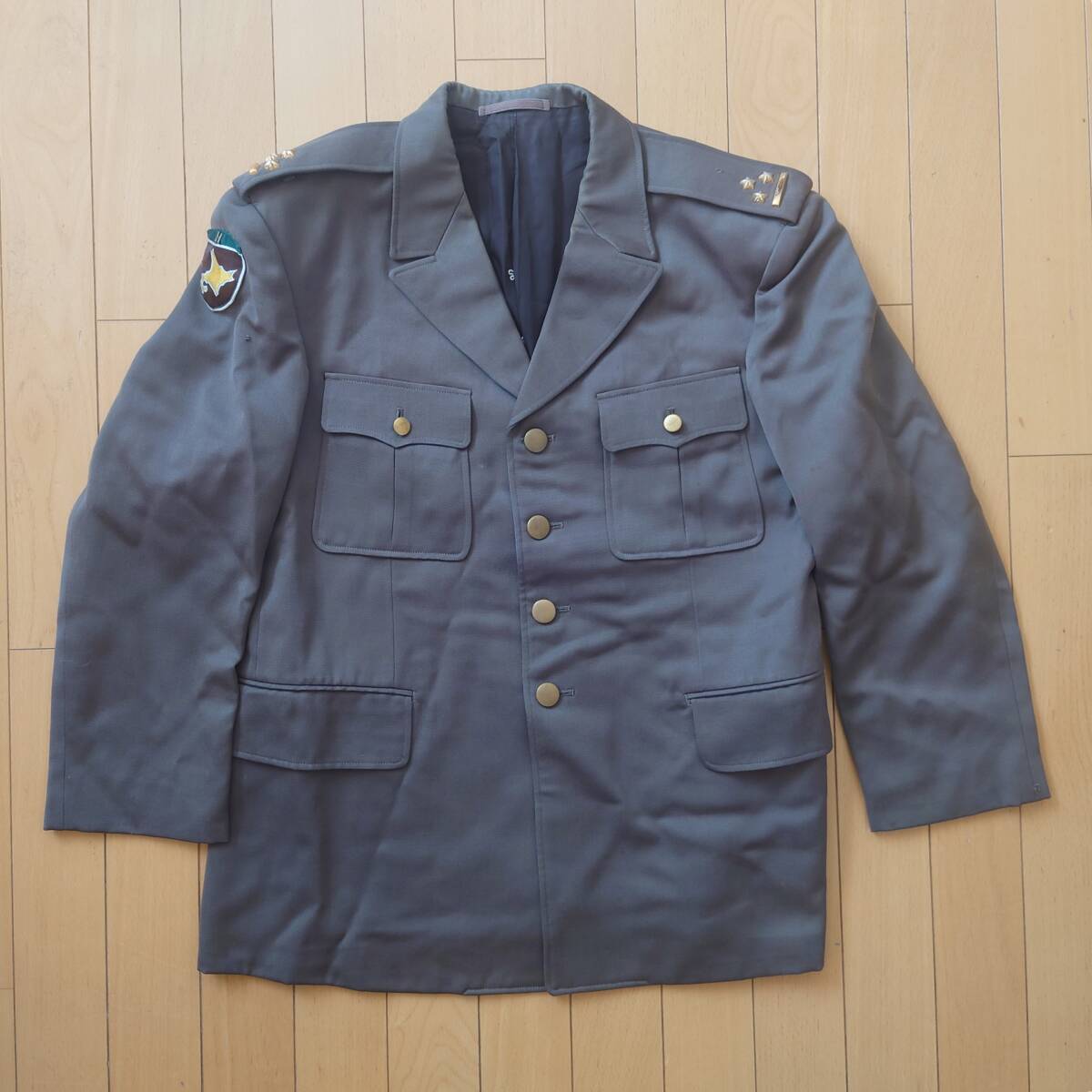 ★ 【現状品】 陸上自衛隊 北部方面隊 旧制服 一等陸尉 仕立制服 上下 肩章・ワッペン付き オーダーメイド 1971年製 ★の画像2