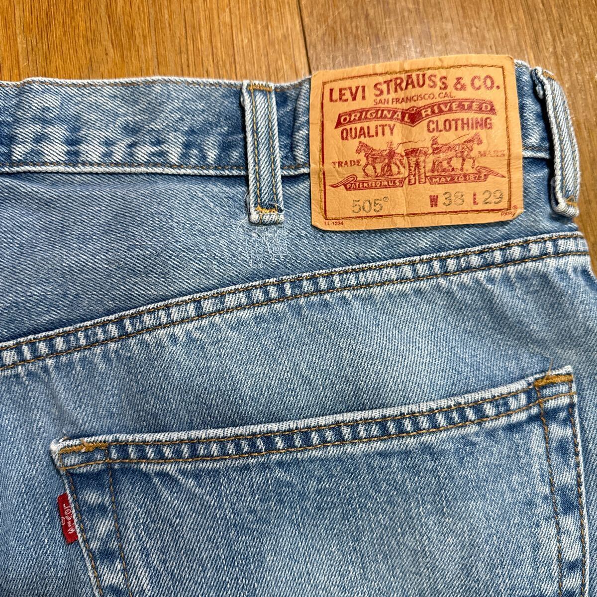 Levi 505 W38L29 flat putting W approximately 49cm length of the legs approximately 73cm Levi's jeans regular Fit USA Levi's made in LESOTHO damage crash 