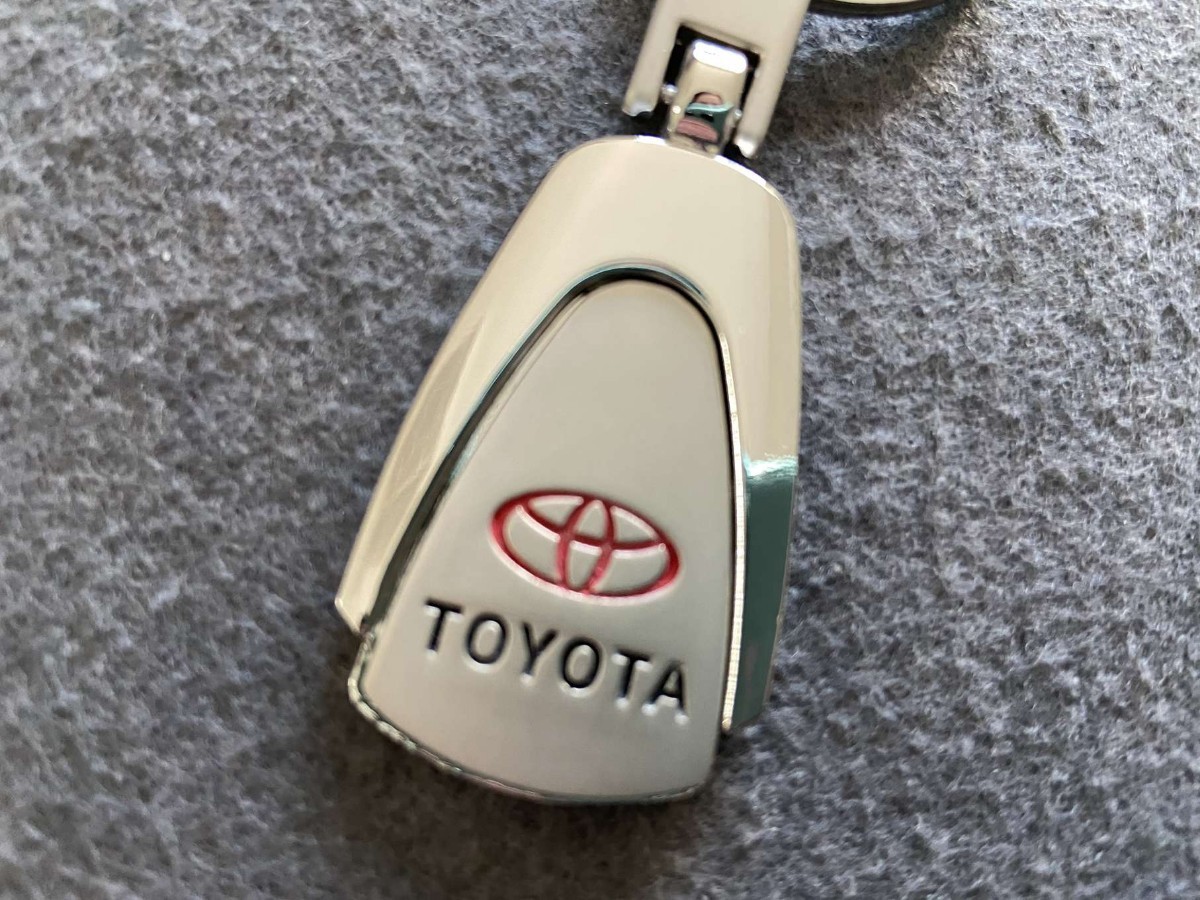 ★トヨタ TOYOTA★101★ キーホルダー 金属製 車のロゴ キーリング 高級感 車鍵アクセサリー_画像2