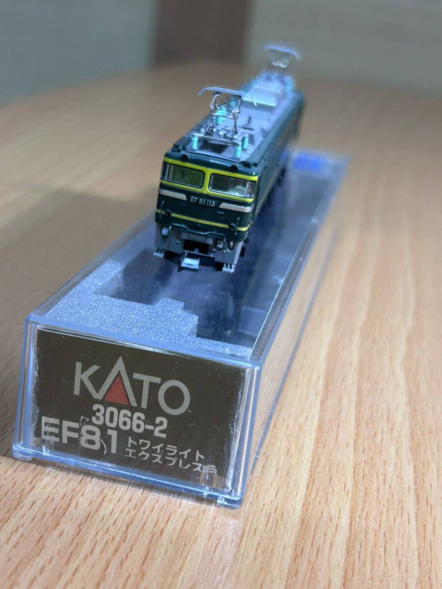 KATO EF81形電気機関車（トワイライトエクスプレス色） 3066-2Nゲージ ライト点灯 の画像1