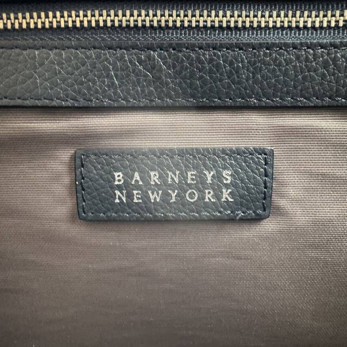 1円 【美品】 BARNEYS NEW YORK バーニーズニューヨーク トートバッグ ビジネスバッグ チャーム付き レザー メンズ 男女兼用_画像9