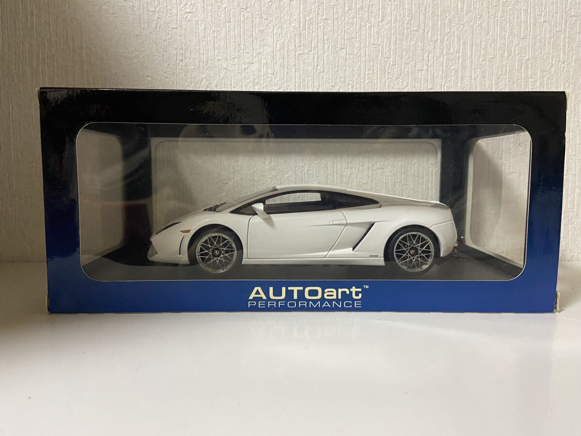 オートアート 1/18 ランボルギーニ ガヤルド LP560-4 ホワイト AUTOart Lamborghini Gallardoの画像1