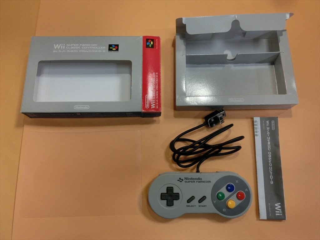 【HW84-09】【60サイズ】▲任天堂 ニンテンドー Wii スーパーファミコン クラシックコントローラー RVL-005/ジャンク扱い/※外箱傷み有の画像1