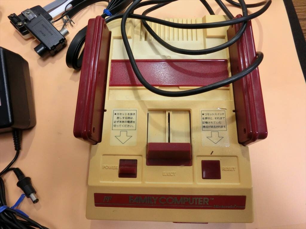 【HW89-65】【80サイズ】▲任天堂 FC ファミリーコンピュータ ゲーム機本体 HVC-001 他セット/ジャンク扱い/※傷汚れ・ヤケ有_画像3