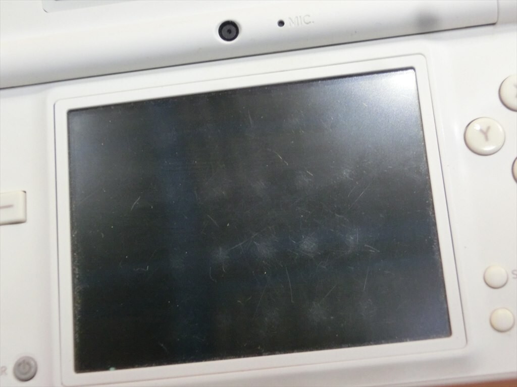 【HW91-19】【送料無料】♪Nintendo 任天堂 Dsi ホワイト 本体のみ/起動可 ジャンク扱い/※傷 汚れあり_画像3