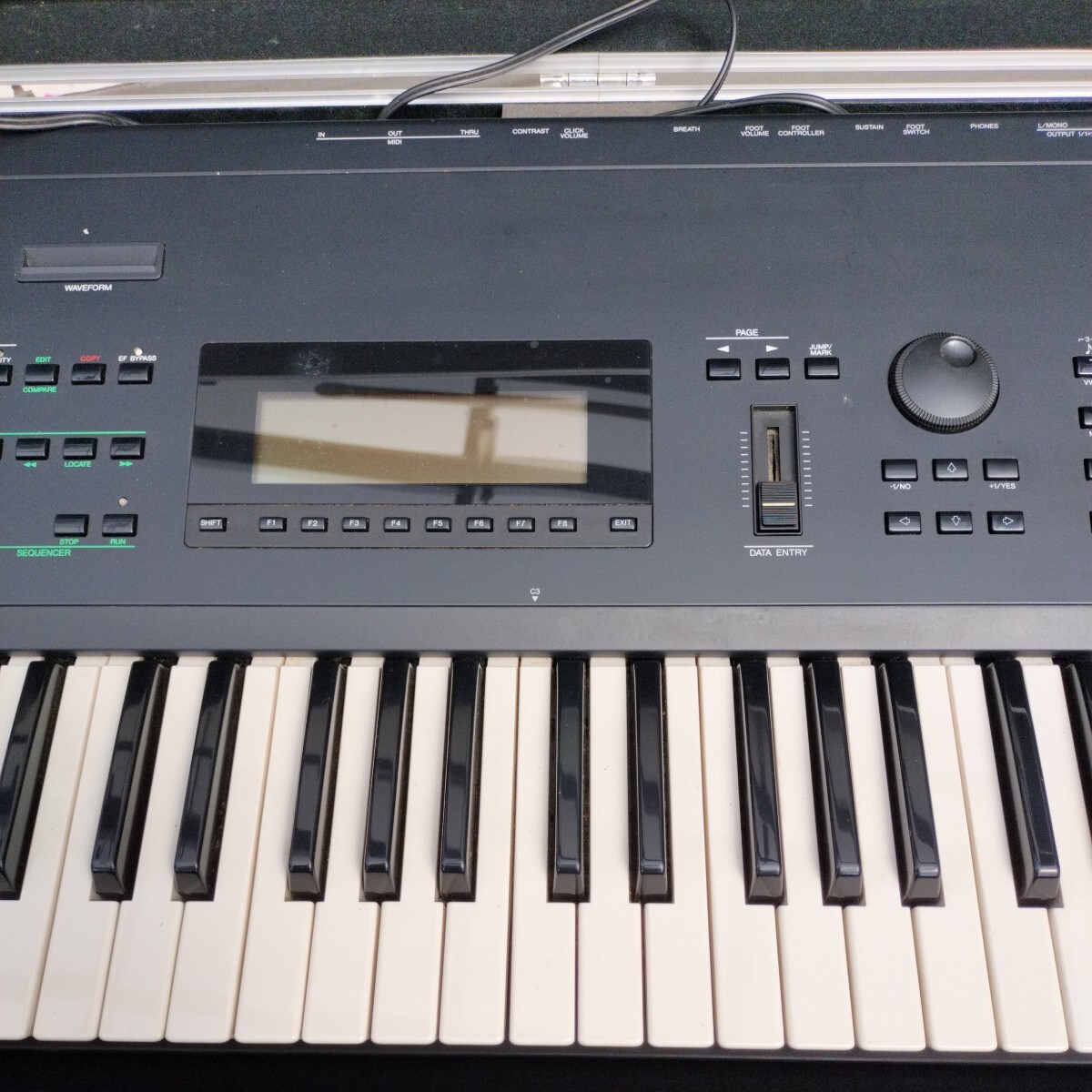 ハードケース付き　　ヤマハ　YAMAHA　キーボード　SY77　_画像6