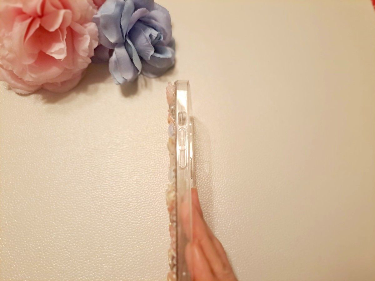 iPhone14 ☆可愛いラインストーン&ビジュー付き☆スマホケース☆バラお花