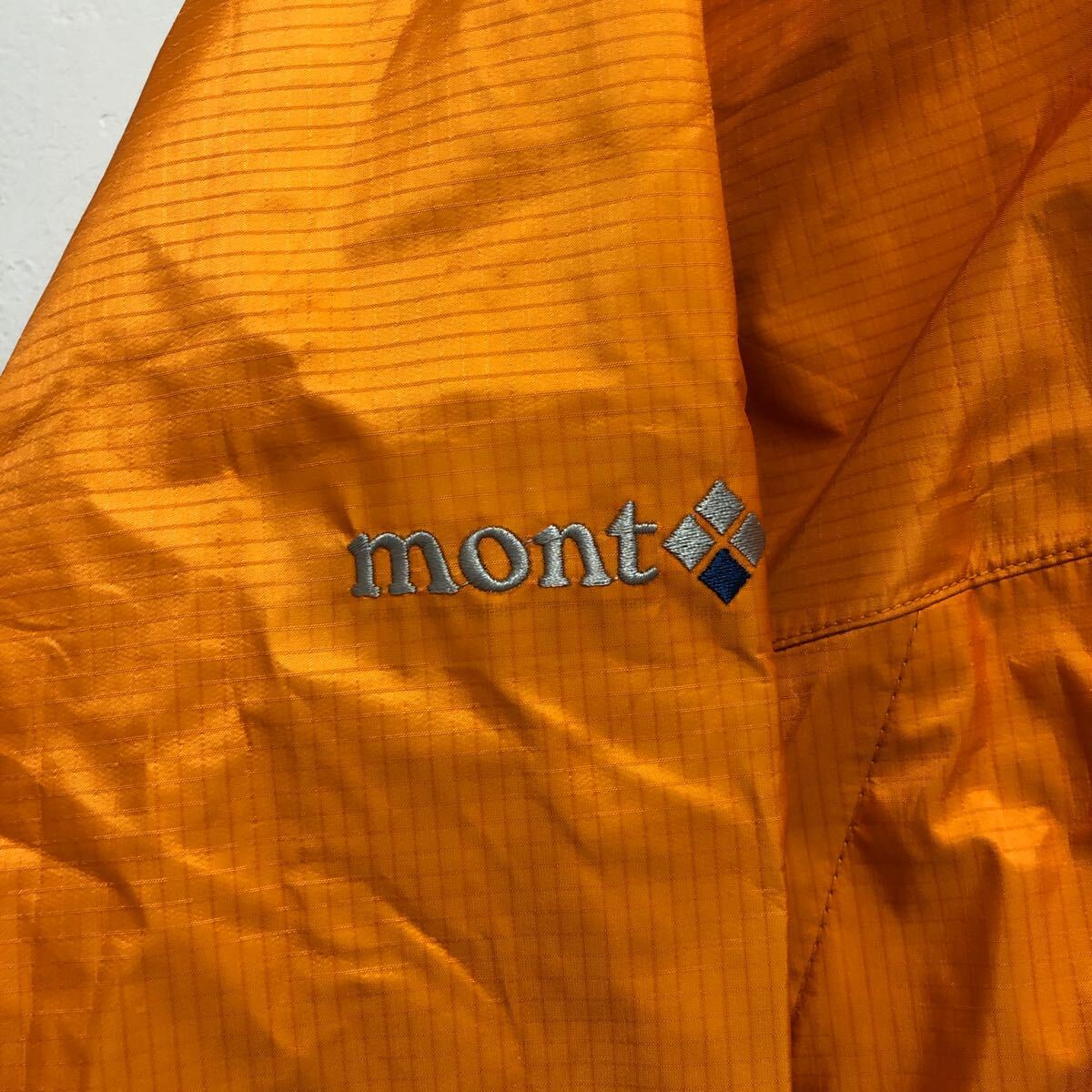 mont-bell モンベル ナイロン上下セット Lサイズ オレンジ アウトドア フード付き GORE-TEX ナイロン100% ロングパンツ ナイロンジャケットの画像3