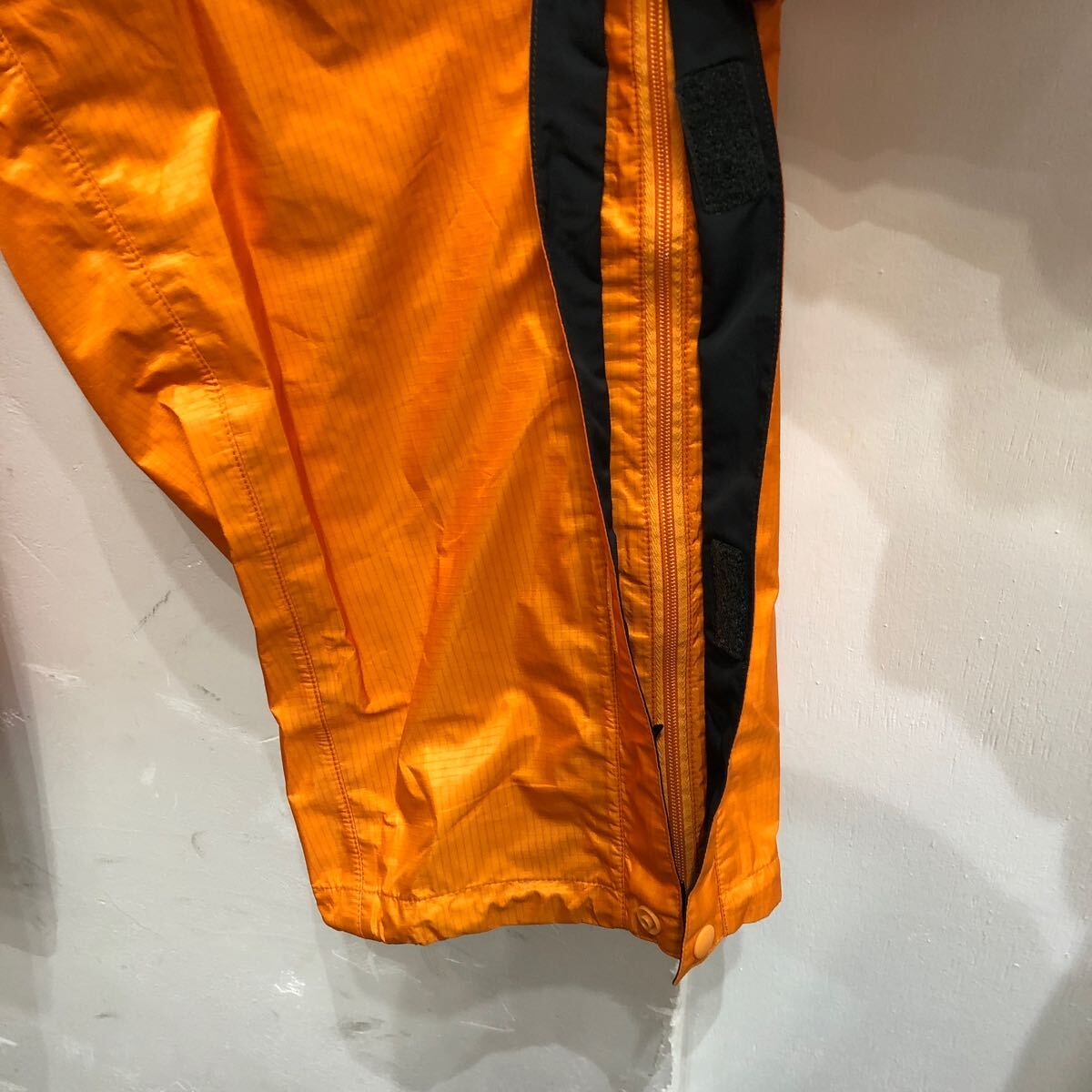 mont-bell モンベル ナイロン上下セット Lサイズ オレンジ アウトドア フード付き GORE-TEX ナイロン100% ロングパンツ ナイロンジャケットの画像7