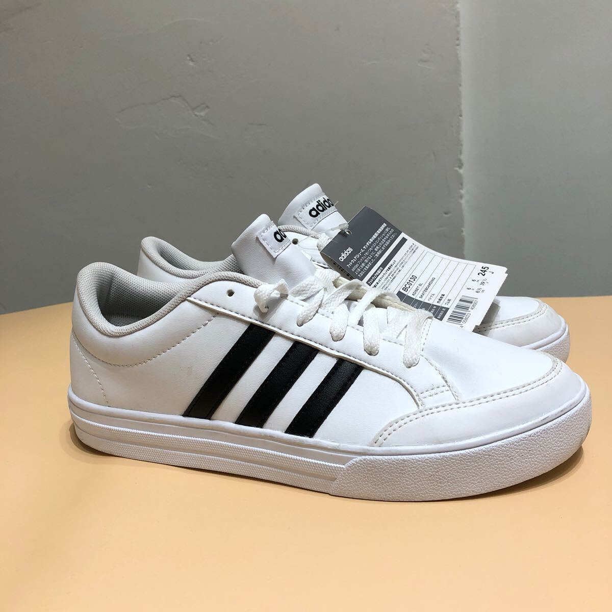 adidas アディダス スニーカー ホワイト 24.5cm 新品未使用タグ付き 3本ライン シューズ BC0130 男女問わず 靴 _画像3