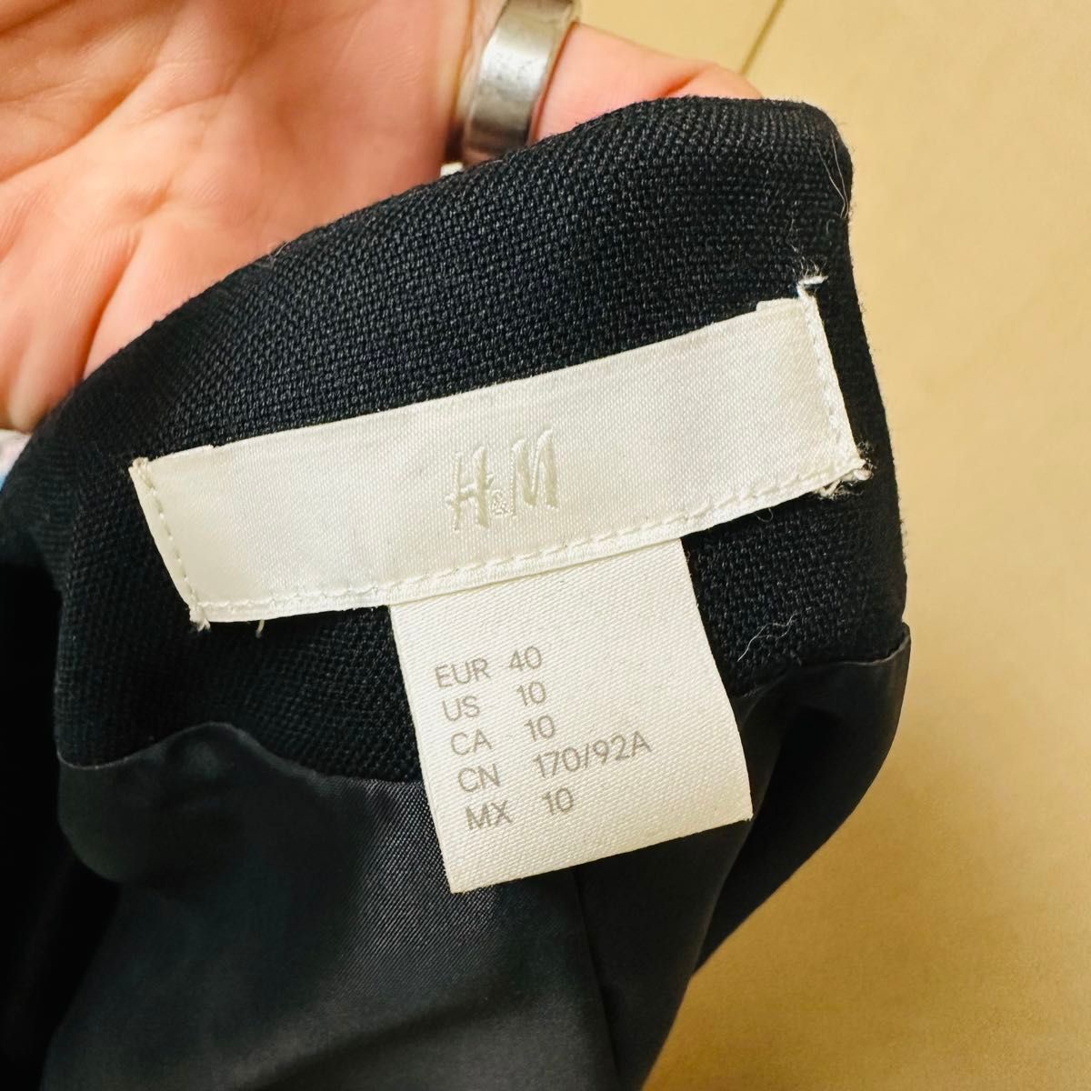 H&M 大きいサイズ40 裾アシンメトリー ノーカラージャケット 美品 黒 ブラック フォーマル 長袖