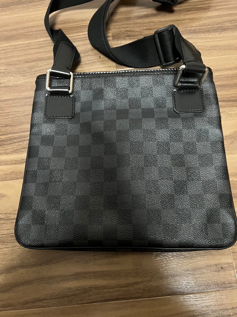 美品 ルイヴィトン LOUIS VUITTON ダミエグラフィット トマス ショルダーバッグ ブラック メンズ ビジネス 斜め掛け 自動延長なし_画像2