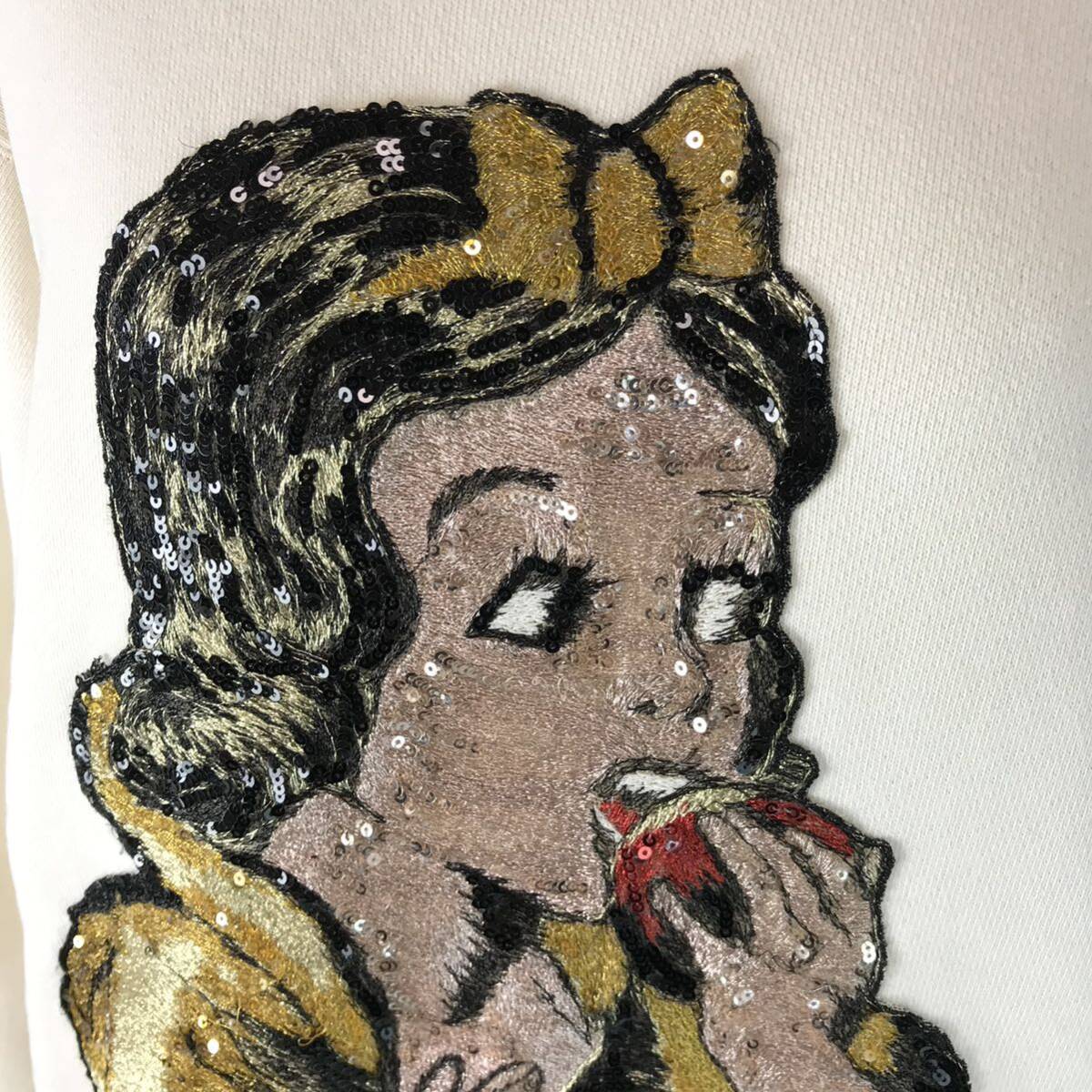 j129 GUCCI 2018 グッチ×ディズニー トレーナー スウェット トップス プルオーバー 白雪姫 スパンコール ビーズ刺繍 XS 469250 正規品_画像4