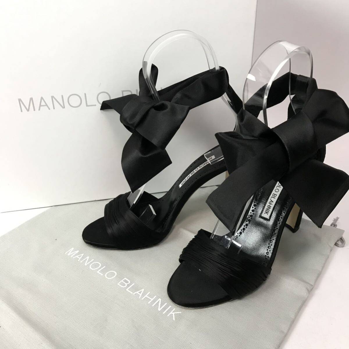 j248 прекрасный товар симпатичный MANOLO BLAHNIK Manolo Blahnik атлас лента сандалии формальный черный обувь формальный 37 Италия производства стандартный товар 